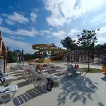 مكان تخييم En Parc Residentiel Pour 4 Personnes A Proximite De La