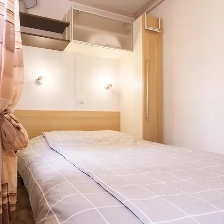 캠프장 En Parc Residentiel Pour 4 Personnes A Proximite De La 리-에-믹스