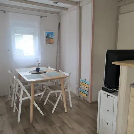 En Parc Residentiel Pour 4 Personnes A Proximite De La * 리-에-믹스