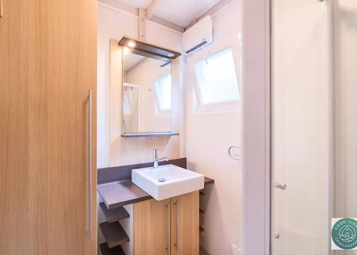 Campingplatz En Parc Residentiel Pour 4 Personnes A Proximite De La *